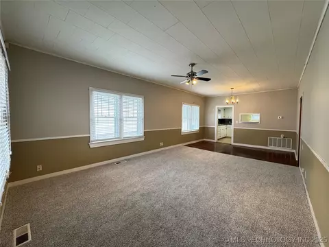 831 E Cherry St, Cushing, OK 74023 photo 11