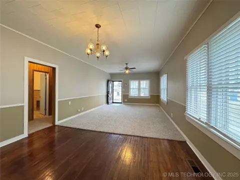 831 E Cherry St, Cushing, OK 74023 photo 8