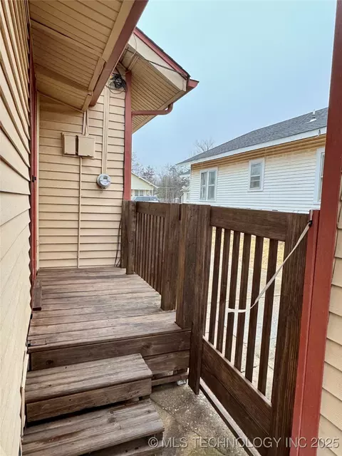 831 E Cherry St, Cushing, OK 74023 photo 6