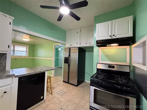 831 E Cherry St, Cushing, OK 74023 photo 14