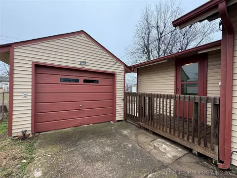 831 E Cherry St, Cushing, OK 74023 photo 7