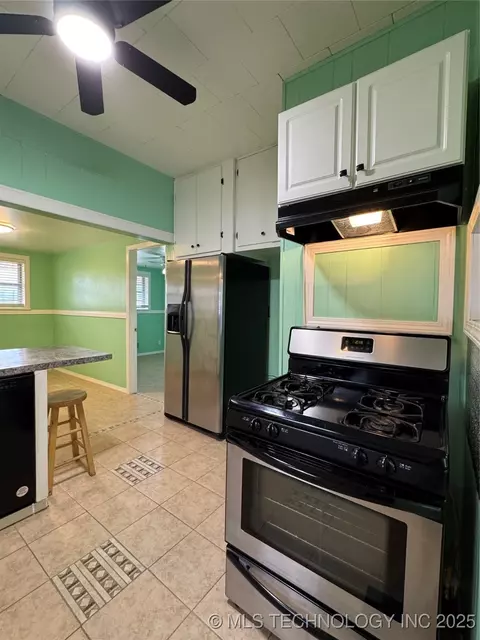 831 E Cherry St, Cushing, OK 74023 photo 15