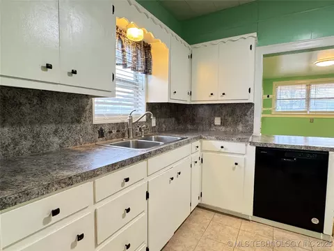 831 E Cherry St, Cushing, OK 74023 photo 12