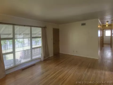 6745 E 28th St, Tulsa, OK 74129 photo 2