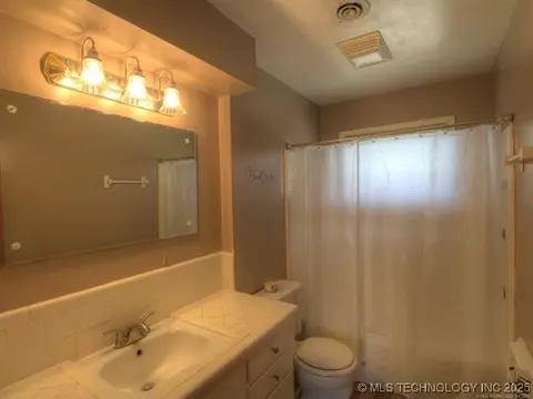 6745 E 28th St, Tulsa, OK 74129 photo 5