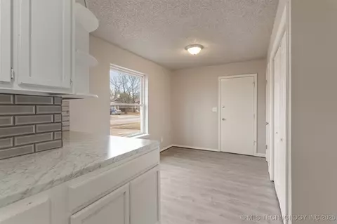 12334 E 13th Pl, Tulsa, OK 74128 photo 6
