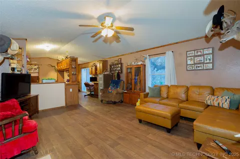 1686 Ward Springs Rd, Stuart, OK 74570 photo 4
