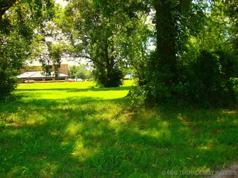 600 E 7th St, Okmulgee, OK 74447 photo 1