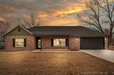 17566 S 324th East Ave, Coweta, OK 74429