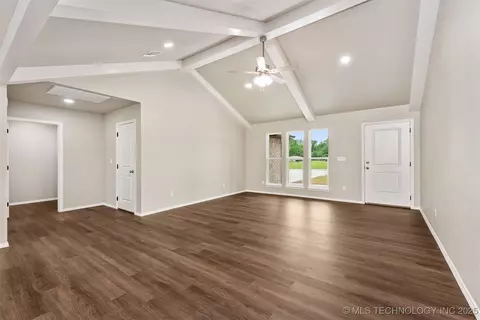 809 NE 4th St, Wagoner, OK 74467 photo 2