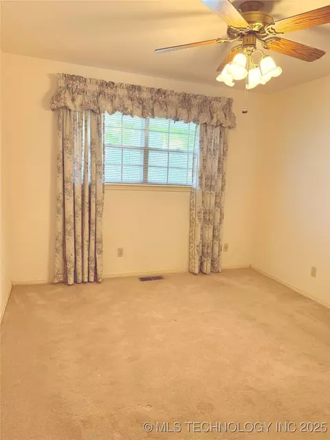 9418 E 36th St, Tulsa, OK 74145 photo 9