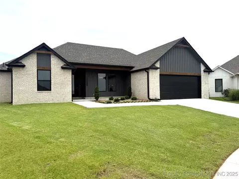10703 S 278th Ave E, Coweta, OK 74429