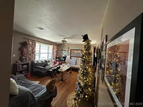 19 S Edith St, Pryor, OK 74361 photo 2