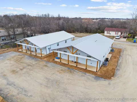 727 E Knisley, Checotah, OK 74426 photo 1