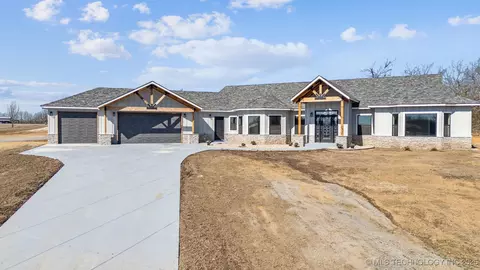 862 Bluebird Ln, Pryor, OK 74361