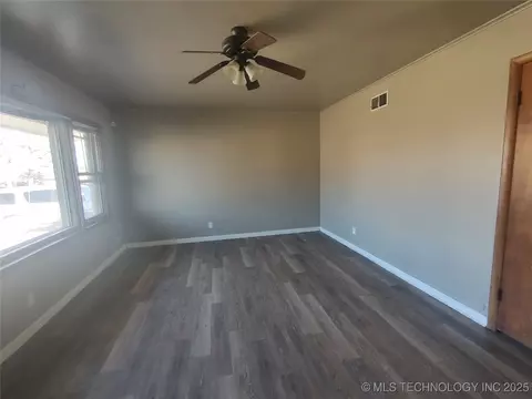8924 E Marshall Pl, Tulsa, OK 74115 photo 2