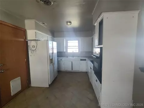 8924 E Marshall Pl, Tulsa, OK 74115 photo 5