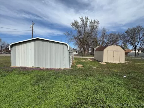 1418 E Maple St, Cushing, OK 74023 photo 45