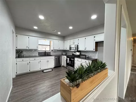 1418 E Maple St, Cushing, OK 74023 photo 7