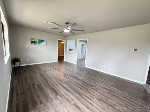 1418 E Maple St, Cushing, OK 74023 photo 4