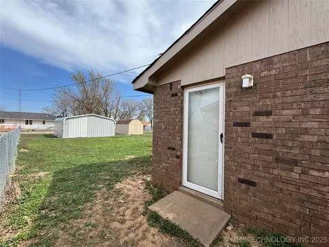 1418 E Maple St, Cushing, OK 74023 photo 46