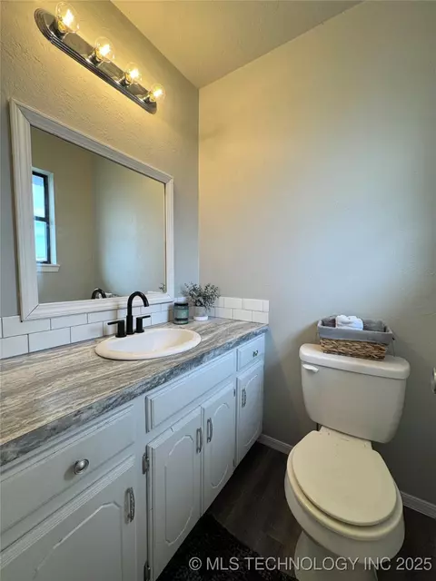 1418 E Maple St, Cushing, OK 74023 photo 23