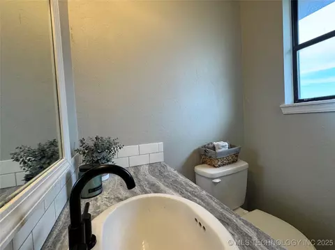1418 E Maple St, Cushing, OK 74023 photo 24