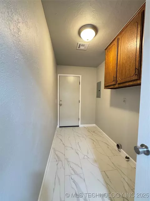 1418 E Maple St, Cushing, OK 74023 photo 17