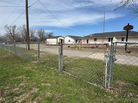 1418 E Maple St, Cushing, OK 74023 photo 44