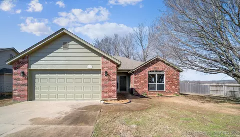 11132 S 274th East Ave, Coweta, OK 74429