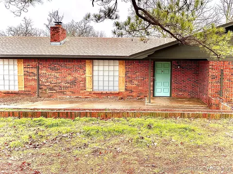 209 High School Blvd, Ada, OK 74820 photo 1