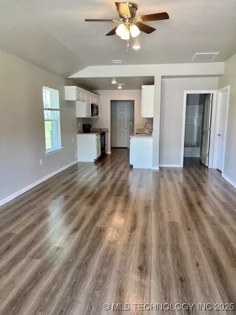 712 Pemberly, Colbert, OK 74733 photo 2