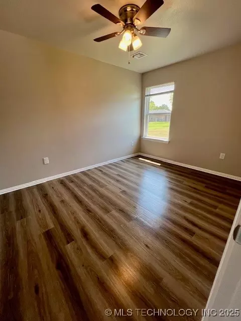 712 Pemberly, Colbert, OK 74733 photo 4