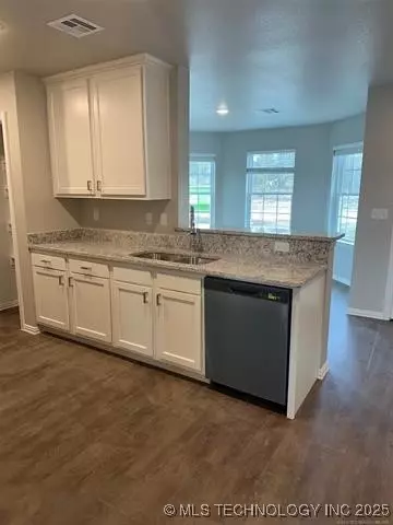 701 Mitchell, Colbert, OK 74733 photo 2