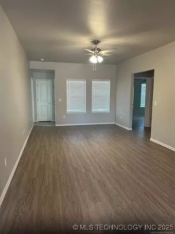 707 Mitchell, Colbert, OK 74733 photo 3