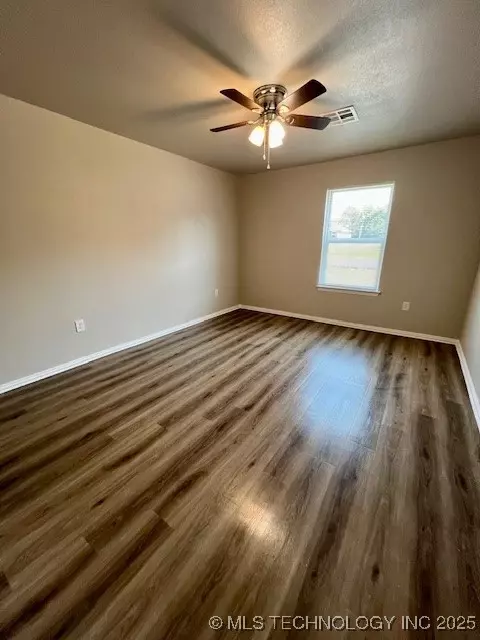 707 Pemberly, Colbert, OK 74733 photo 6
