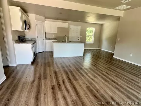 707 Pemberly, Colbert, OK 74733 photo 3