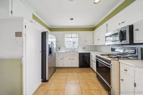 9179 E Latimer Pl, Tulsa, OK 74115 photo 7