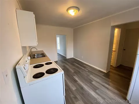305 E Greeley St, Broken Arrow, OK 74012 photo 10