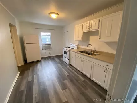 305 E Greeley St, Broken Arrow, OK 74012 photo 7
