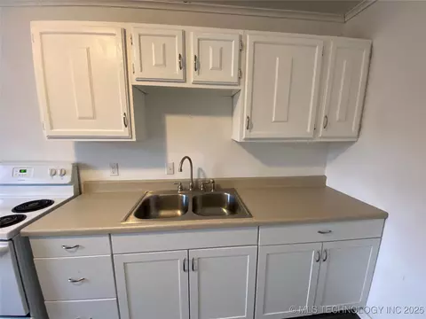 305 E Greeley St, Broken Arrow, OK 74012 photo 8