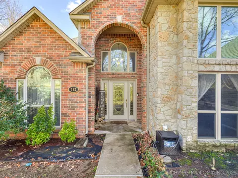 712 Spring Ln, Bristow, OK 74010 photo 1