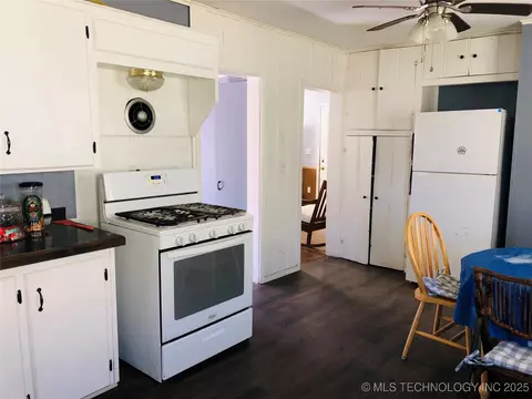 219 E 6th St, Cushing, OK 74023 photo 6