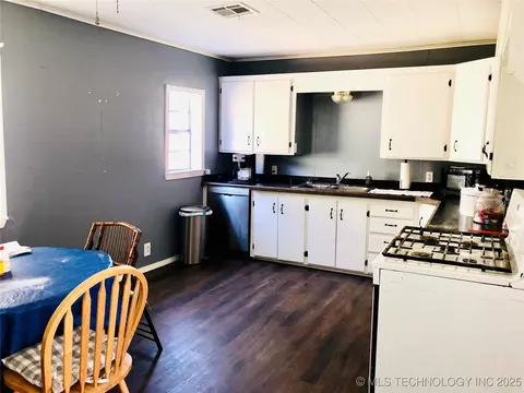 219 E 6th St, Cushing, OK 74023 photo 7