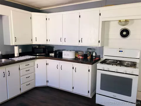 219 E 6th St, Cushing, OK 74023 photo 5