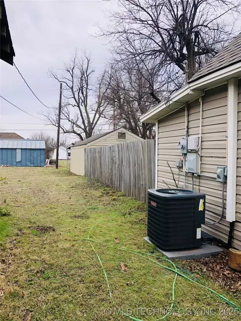 219 E 6th St, Cushing, OK 74023 photo 22