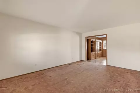 2110 E 52nd Pl, Tulsa, OK 74105 photo 10