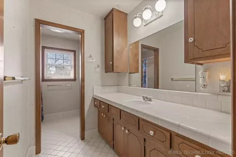 2110 E 52nd Pl, Tulsa, OK 74105 photo 35