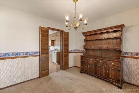 2110 E 52nd Pl, Tulsa, OK 74105 photo 8
