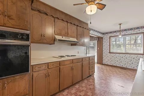 2110 E 52nd Pl, Tulsa, OK 74105 photo 23